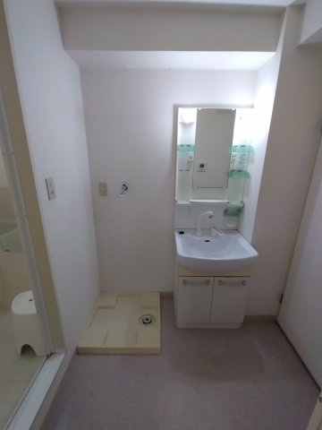 Wangビルの洗面所