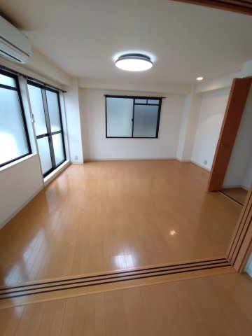 Wangビルの居間・リビング