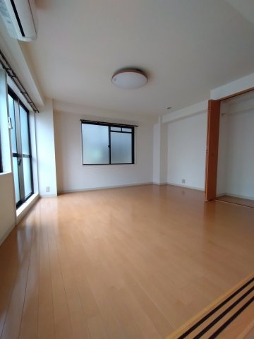 Wangビルの居間・リビング