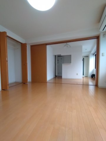 Wangビルの居間・リビング