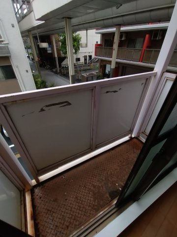 Wangビルのバルコニー