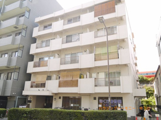 【外観】 | ３路線利用可能な「高田馬場」駅より徒歩４分の好立地。