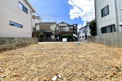 【外観】 | 伏見区桃山町大島　建築条件付き　土地 | 【建物プラン情報】シューズインクロークで玄関スッキリ！ご家族の靴が大容量に片付けられて急な来客でも安心です《ゆいホーム専属工務店の建物プランに基づく》