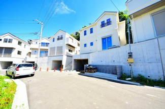 【前面道路含む現地写真】