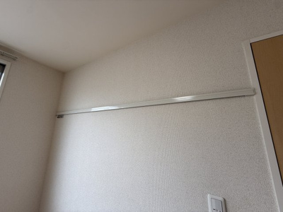 【その他共用部分】 | ロルカ・ルミエールA | 壁掛け衣類収納