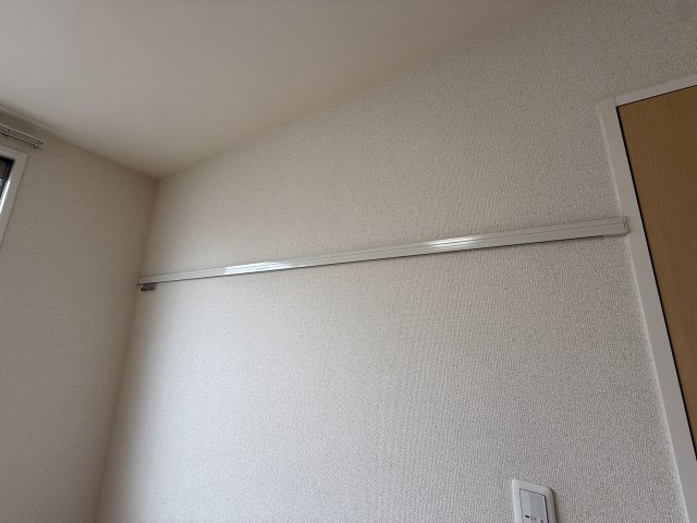 【その他共用部分】 | ロルカ・ルミエールA | 壁掛け衣類収納
