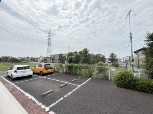 【駐車場】 | ロルカ・ルミエールA | 縦列駐車