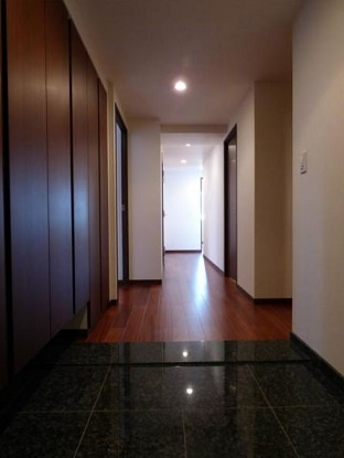 千代田区五番町の賃貸マンションの玄関