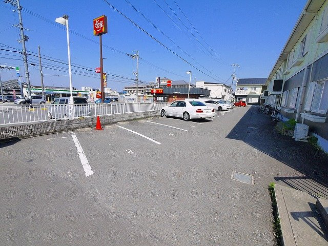 グリーンコーポ　Ａ・Ｂの駐車場|駐車場があります