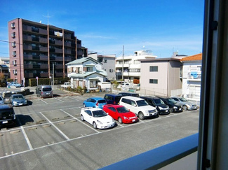 【展望】 | 窓からの眺望です♪目の前は駐車場になっていて視界を遮る建物がありません☆