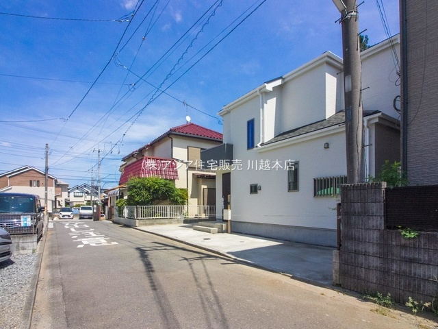 川越笠幡　新築戸建の前面道路含む現地写真