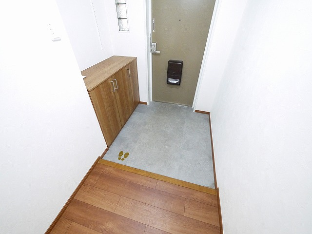 パークヴィレッジ学園前の玄関