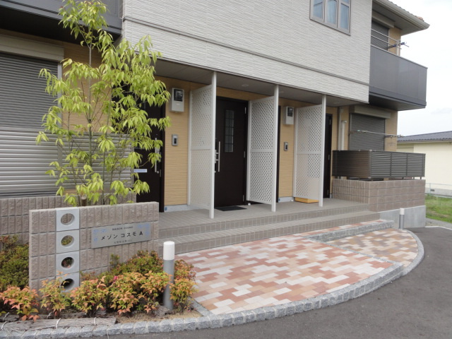 【エントランス】 | メゾンコスモA棟 | 清潔なエントランスです