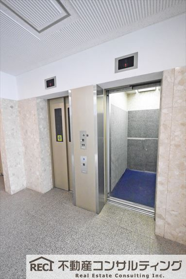 リヴロ新甲南の駐車場