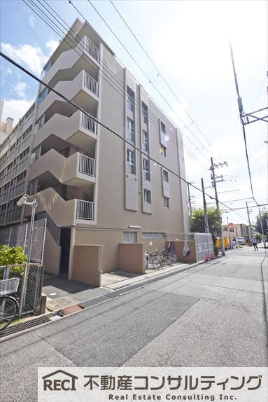 リヴロ新甲南の外観