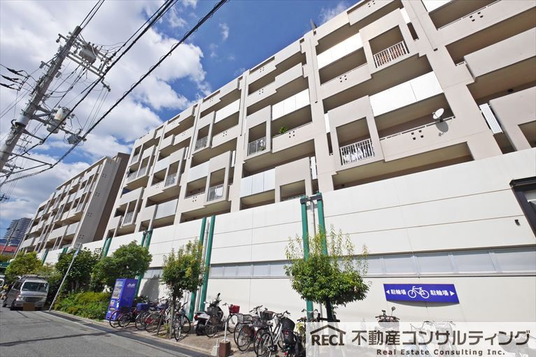 リヴロ新甲南の駐車場