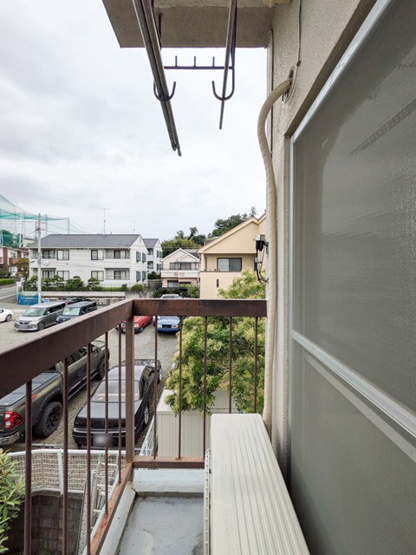 【バルコニー】 | 小吉ビル | バルコニーは南西向きで陽当たり・風通し良好！お洗濯物を干したり、気分転換をするにも最適です☆