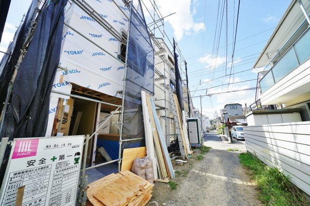 【横浜市保土ケ谷区霞台21-1新築戸建てＢ棟】★仲介手数料無料★（岩崎小学校・岩崎中学校）の前面道路含む現地写真