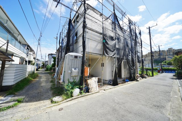 【横浜市保土ケ谷区霞台21-1新築戸建てＢ棟】★仲介手数料無料★（岩崎小学校・岩崎中学校）の前面道路含む現地写真