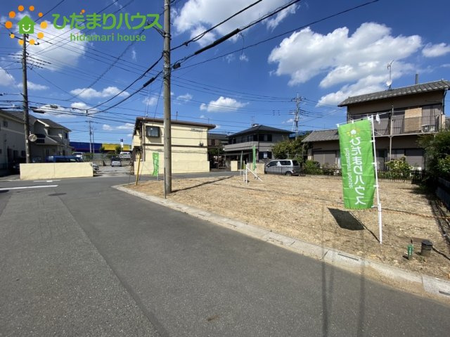 伊奈町栄2丁目　売地の前面道路含む現地写真
