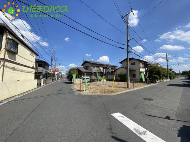 伊奈町栄2丁目　売地の前面道路含む現地写真
