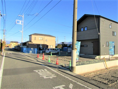 【前面道路含む現地写真】 | 新築戸建　中巨摩郡昭和町河東中島Ｃ | 前面道路含む現地写真です