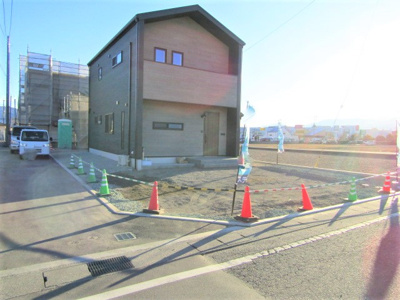【前面道路含む現地写真】 | 新築戸建　中巨摩郡昭和町河東中島Ｃ | 前面道路含む現地写真です