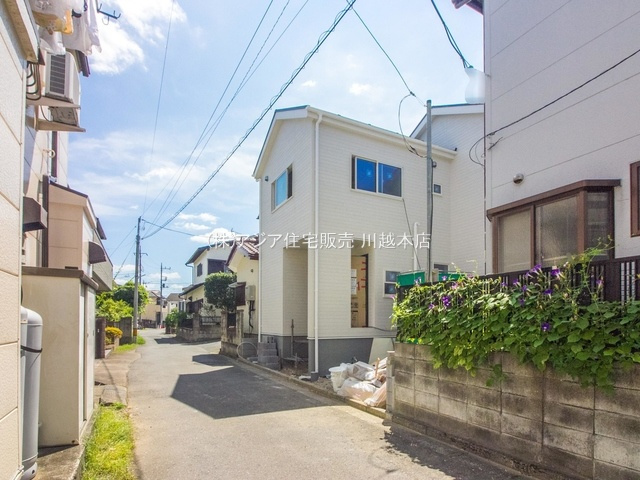 川越岸町　新築戸建　の前面道路含む現地写真