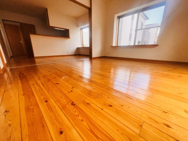 コーポ杉町の洋室|リビング奥の洋室です。