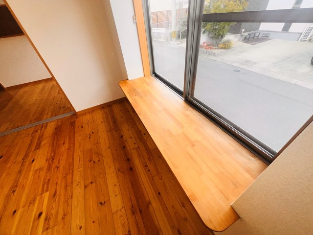 コーポ杉町の内装|洋室の出窓で観葉植物でも◎