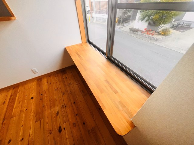 コーポ杉町の内装|リビングの出窓でなんでもできます＾＾