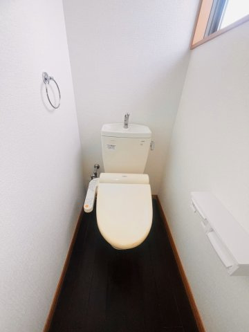 コーポ杉町のトイレ|落ち着いたトイレです