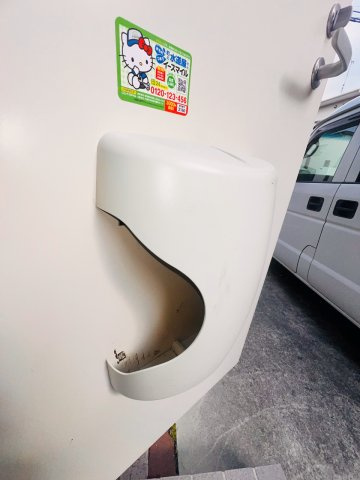 コーポ杉町の設備|郵便受けがドアについているので取りに行く手間が省けます。