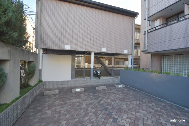FIVE ONE　仲介手数料無料のエントランス