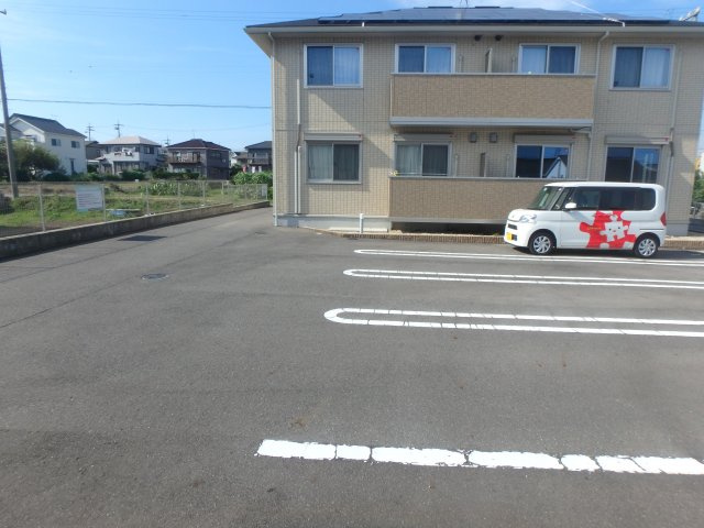 ネオハイツホウゲツAの駐車場