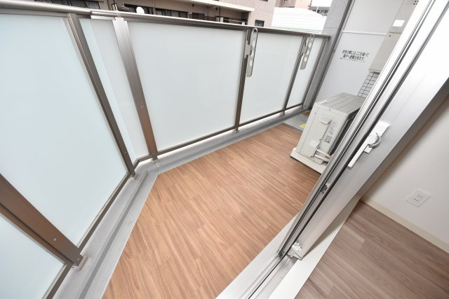 プレサンス阿波座駅前のバルコニー