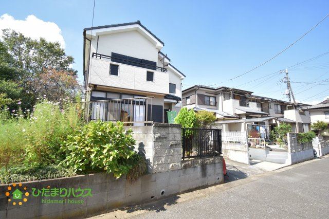 桶川市上日出谷　中古一戸建ての前面道路含む現地写真