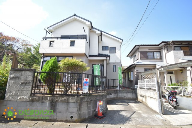 桶川市上日出谷　中古一戸建ての前面道路含む現地写真