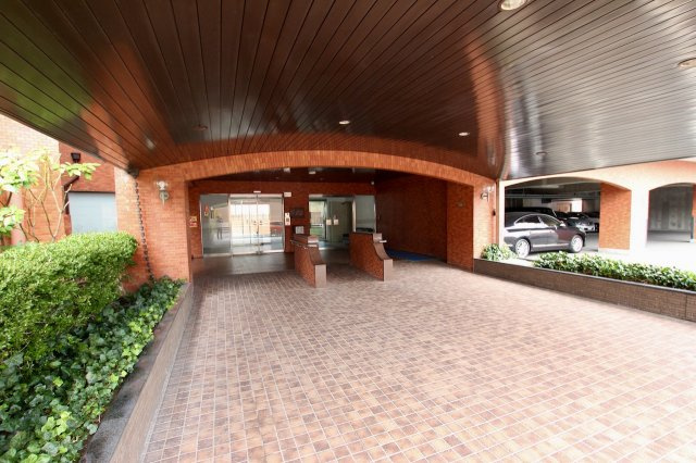 サニーハイム平尾のエントランス