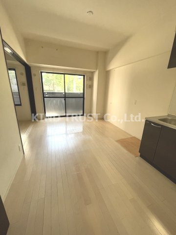 カルムレトリア西梅田の居間・リビング|ゆったり過ごせる居間です