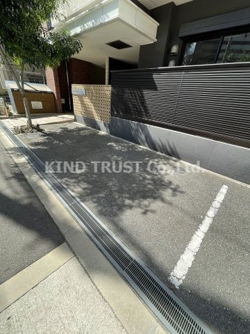 カルムレトリア西梅田の駐車場|駐車場があるので、車を買う予定の方も安心です