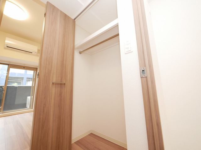 プレサンス堺筋本町駅前シェルの収納