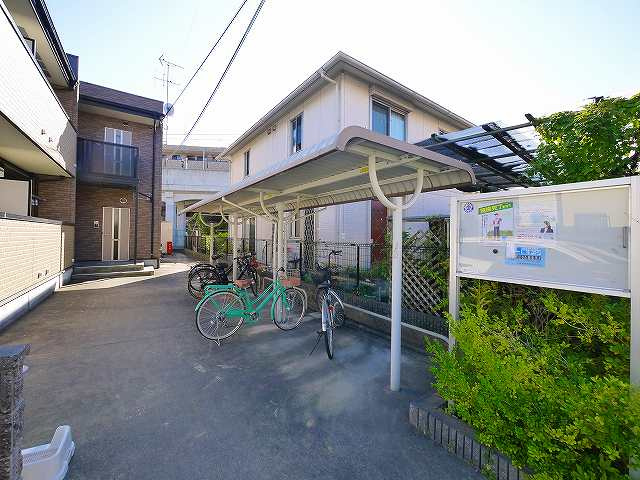 ウエストメゾンＡのその他共用部分|屋根付き駐輪場です