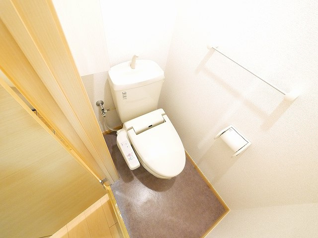 ウエストメゾンＡのトイレ|ゆったりとした空間のトイレです