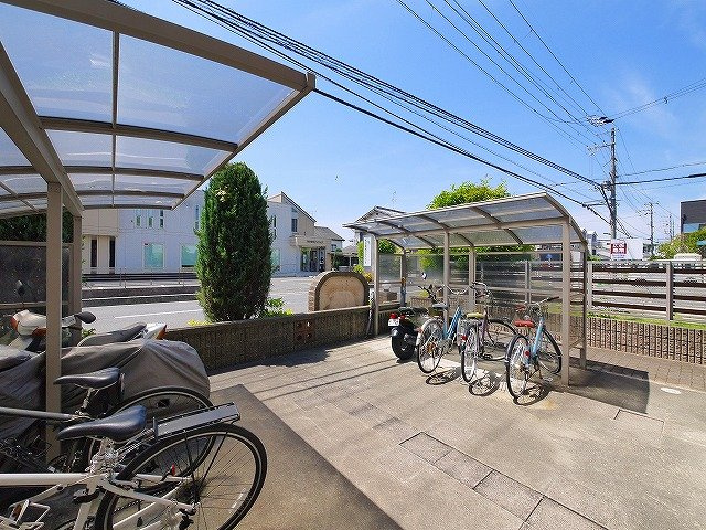 シャルマン高畑Bのその他共用部分|駐輪スペースです