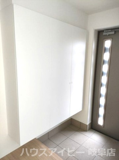 【玄関】 | 垂井町・築6年・一条工務店施工の戸建て・全館床暖房、オール電化、太陽光10kw | ★築6年★一条工務店施工★垂井駅まで徒歩13分★