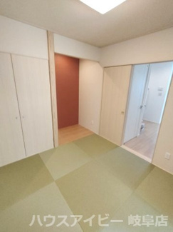 【和室】 | 垂井町・築6年・一条工務店施工の戸建て・全館床暖房、オール電化、太陽光10kw | 和室があると、家にあたたかい雰囲気が生まれます★築5年★一条工務店施工★垂井駅まで徒歩13分★