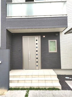 【玄関】 | 垂井町・築6年・一条工務店施工の戸建て・全館床暖房、オール電化、太陽光10kw | ★築6年★一条工務店施工★垂井駅まで徒歩13分★毎日通る玄関はこちらです