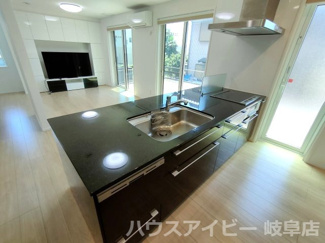 【キッチン】 | 垂井町・築6年・一条工務店施工の戸建て・全館床暖房、オール電化、太陽光10kw | ★築6年★一条工務店施工★垂井駅まで徒歩13分★