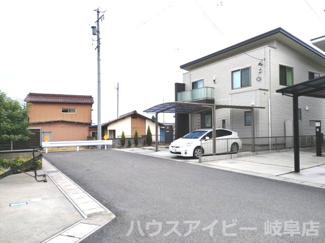 【前面道路含む現地写真】 | 垂井町・築6年・一条工務店施工の戸建て・全館床暖房、オール電化、太陽光10kw | 前面道路含む現地写真です★築6年★一条工務店施工★垂井駅まで徒歩13分★